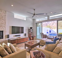 'Desert Pearl' Oasis with Pool - Lower Rates - Accommodation Dallas