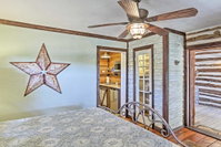 'Gruene Cabin' - Pet Friendly New Braunfels Studio Accommodation Dallas
