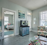 'Mellow Yellow' Home Less Than 5 Blocks to Galveston Beach - Accommodation Dallas