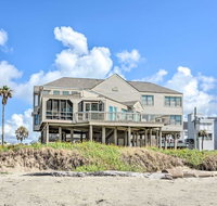 'Pirates Beach' Oceanfront Home with 2 Sundecks - Accommodation Dallas