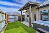 'Tempranillo Haus' with Hot Tub 2 Miles to Downtown Accommodation Dallas