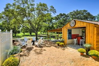 'Texas Roots' 3BR Fredericksburg House with Hot Tub Accommodation Dallas