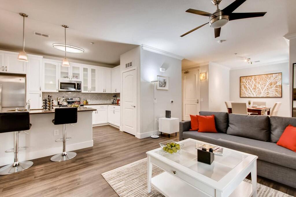 (70% Off) San Diego Beautiful #1 Location 2BR/2.5 Bath - Free Parking (April/May - $3300/month!) (FV1) - thumb 2