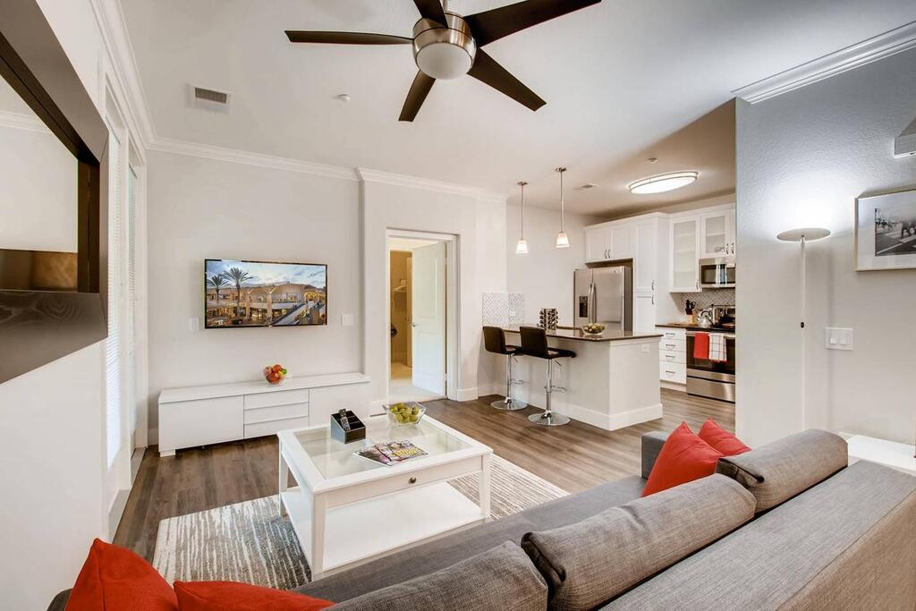 (70% Off) San Diego Beautiful #1 Location 2BR/2.5 Bath - Free Parking (April/May - $3300/month!) (FV1) - thumb 0
