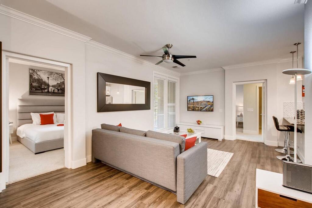 (70% Off) San Diego Beautiful #1 Location 2BR/2.5 Bath - Free Parking (April/May - $3300/month!) (FV1) - thumb 3