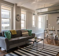 1 and 2 BR Downtown Apts by Frontdesk - Accommodation Dallas