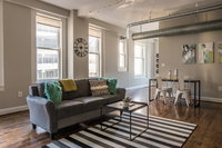 1 and 2 BR Downtown Apts by Frontdesk Accommodation Dallas