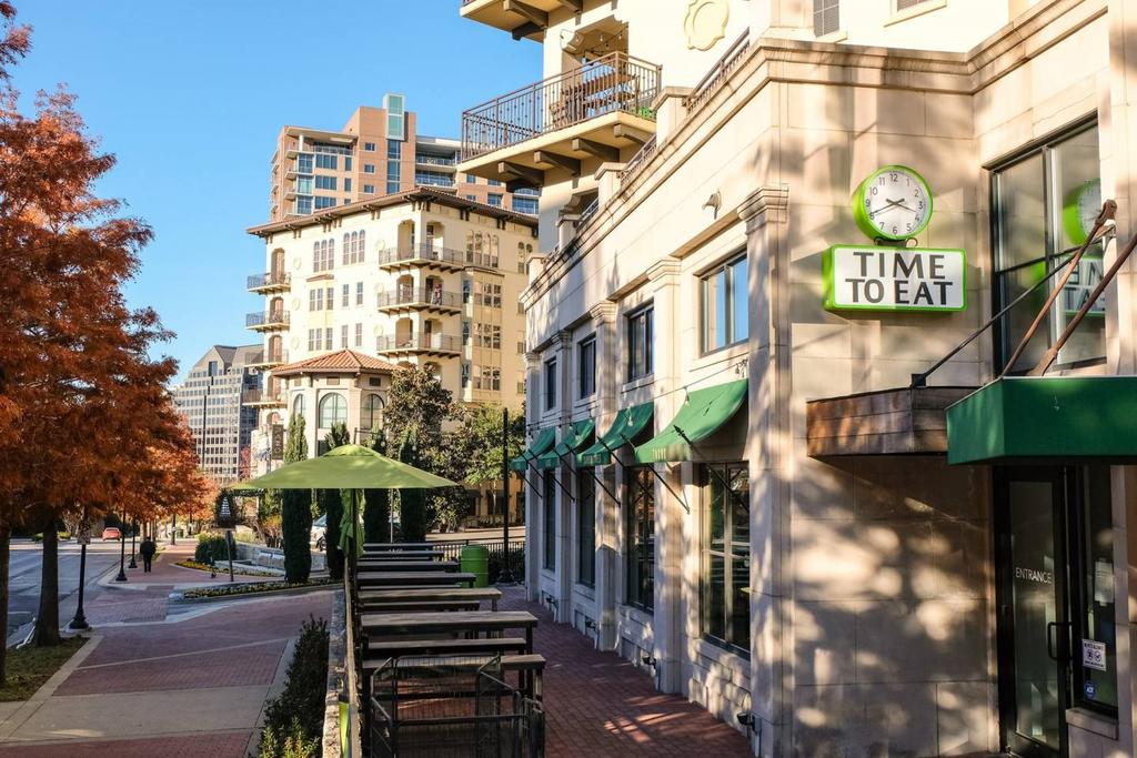 1 BR Apt Near Dining Shopping Nightlife By Frontdesk - thumb 2