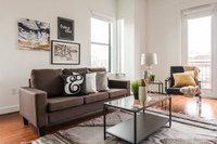 1 BR Uptown Apt close to shopping by Frontdesk Accommodation Dallas
