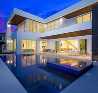 10 Bed Villa in the heart of Downtown Pool - Accommodation Dallas