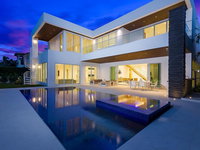 10 Bed Villa in the heart of Downtown Pool Accommodation Dallas