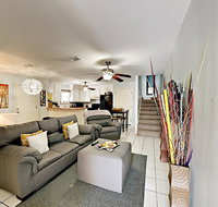 108 E Whiting St House - Accommodation Dallas