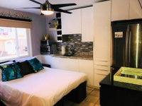 110-SURFERSHIDE Accommodation Dallas