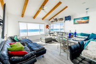 120-OCEANFRONT Penthouse 5 Accommodation Dallas