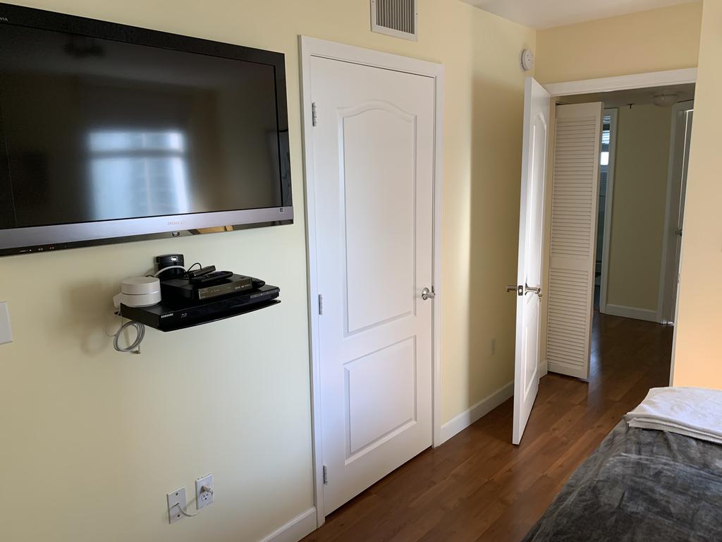 2 BEDROOMS CONDO WITH BREATHTAKING VIEW OF THE BAY - thumb 3