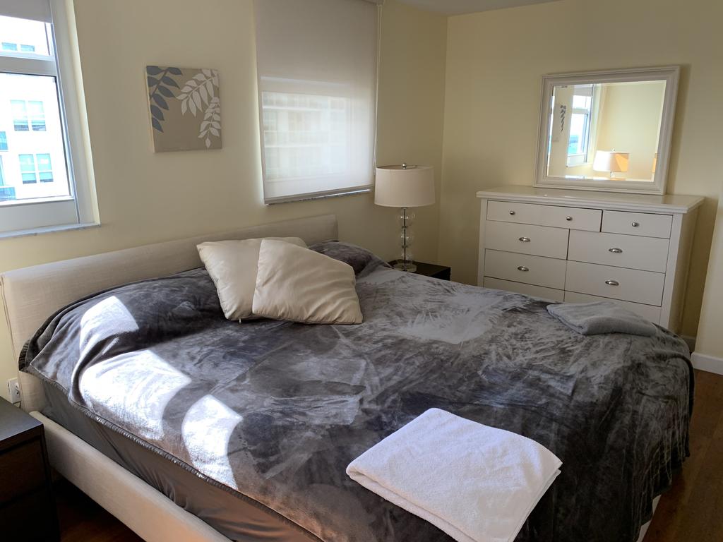 2 BEDROOMS CONDO WITH BREATHTAKING VIEW OF THE BAY - thumb 2