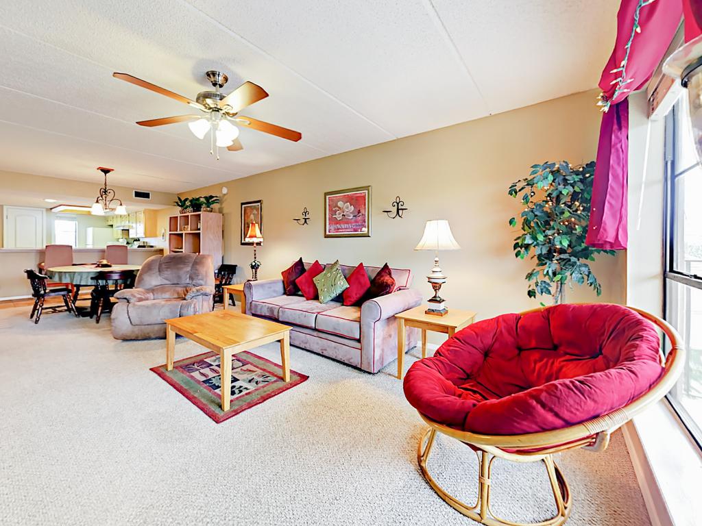 2 Bedrooms East Polaris Condo 116 - thumb 0