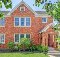 2 UNITS - CENTRAL Houston - 6 BR 4 Bath - Gated Parking - Accommodation Dallas