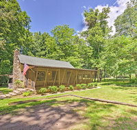 2-Acre Historic Black Mountain Cabin with View - Accommodation Dallas