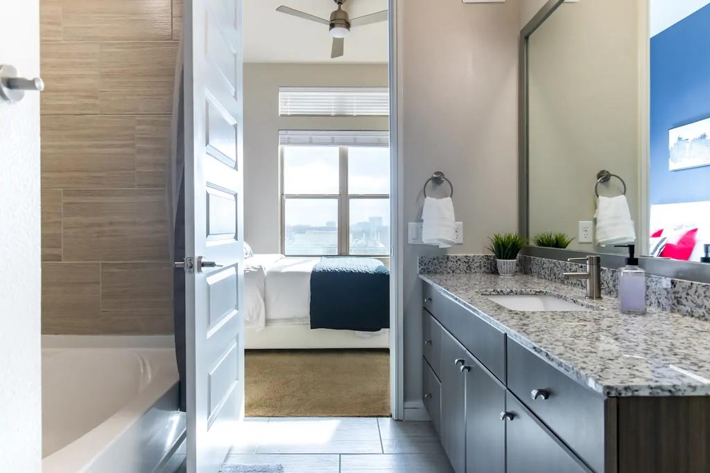 2BR Luxury Apt In The Heart Of Uptown Dallas - thumb 2