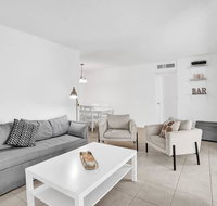 2BR/2Bath w/ Balcony and Outdoor PoolFree Parking - Accommodation Dallas