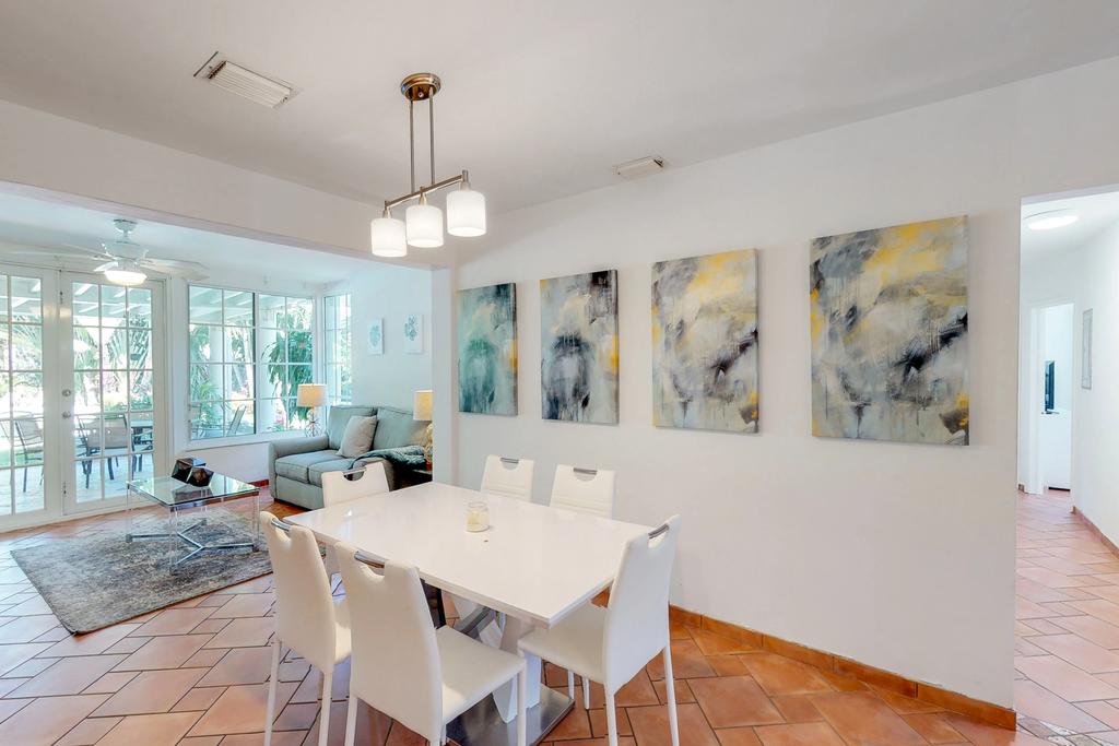 4/3 Palm Garden Coastal Home By NOMAD GURU - thumb 0