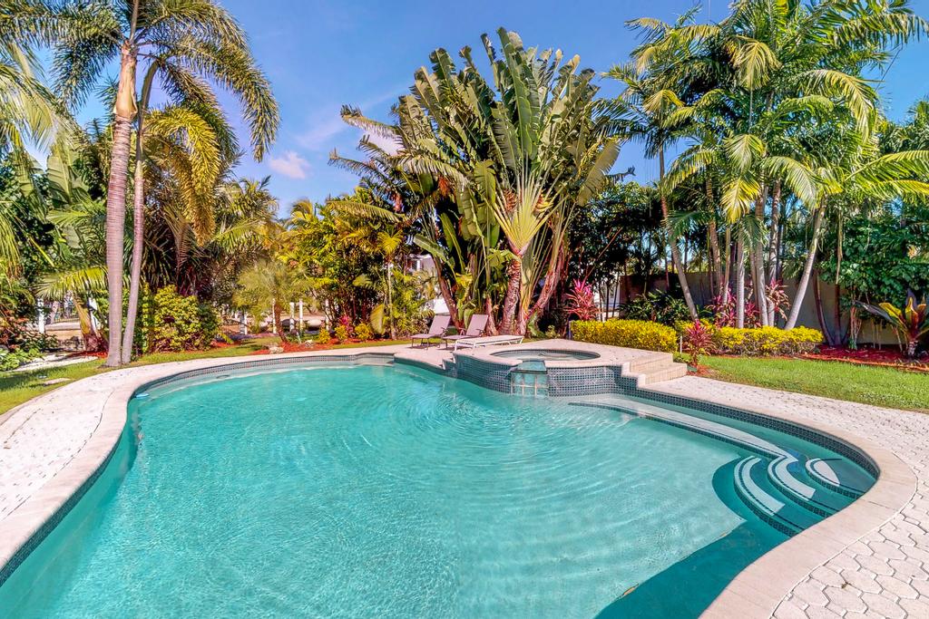 4/3 Palm Garden Coastal Home By NOMAD GURU - thumb 1