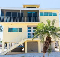 5 Seas Retreat 3bed/2.5bath with dockage - Accommodation Dallas
