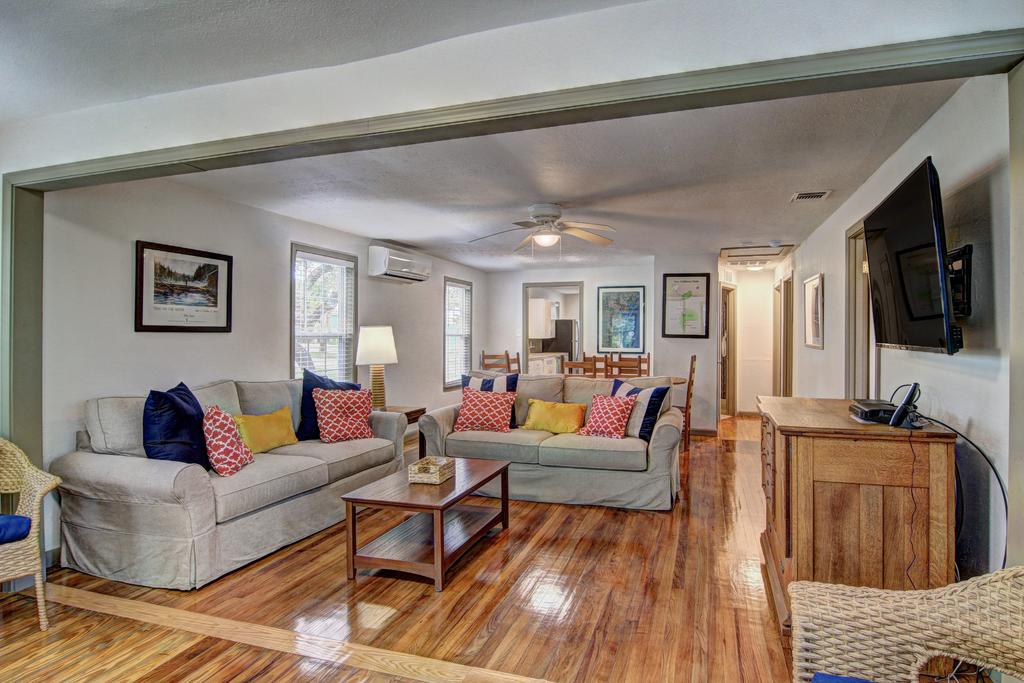 9 Bedroom/ 6 Bath, Sleeps 30 With A Private Fishing Pier With Huge Trout! - thumb 2