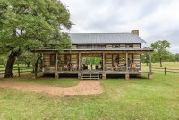 Ab Butler - Both Suites cabin Accommodation Dallas