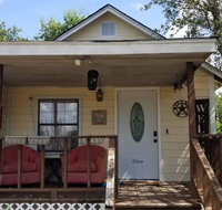 Across from the Lake House - Accommodation Dallas