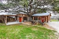 Agarita Outback Home Accommodation Dallas