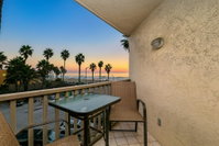 All-Suite Pierside Retreat w/ Ocean-View Balconies condo Accommodation Dallas