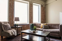 Apts in Downtown walk to Convention Ctr by Frontdesk Accommodation Dallas