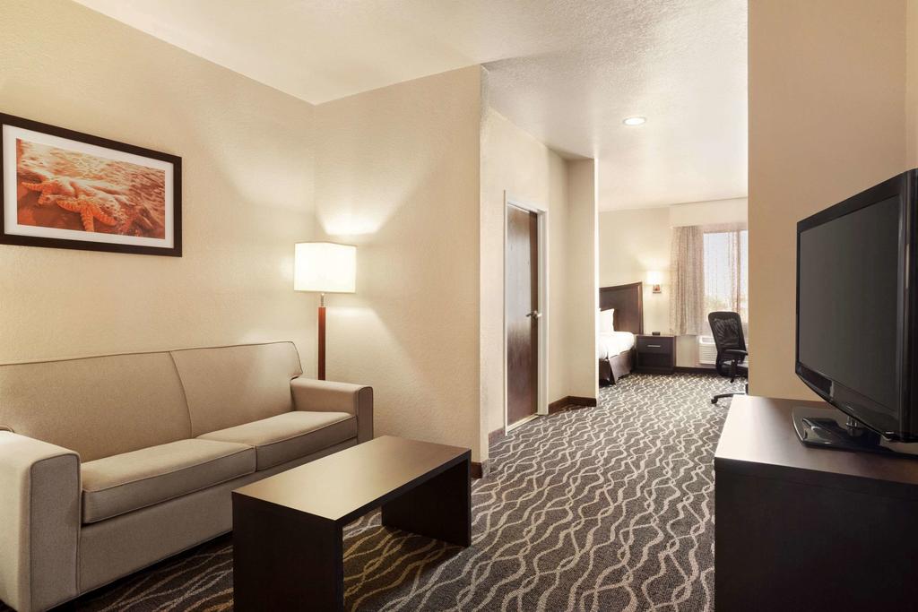 Baymont By Wyndham Clute - thumb 3