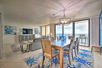 Beachfront Resort Condo with Panoramic Ocean View Accommodation Dallas
