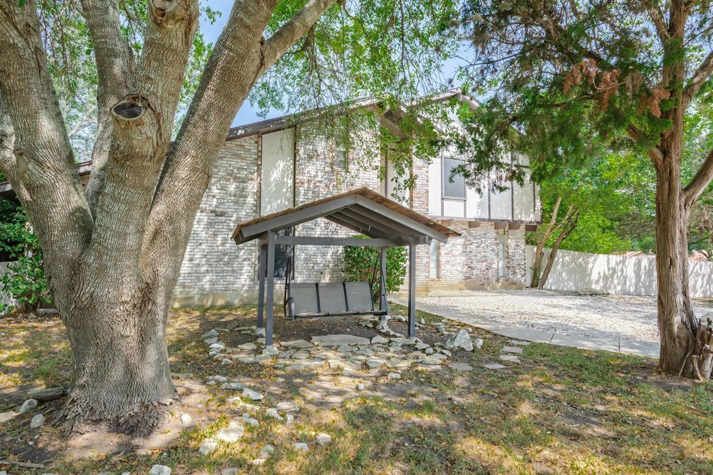 Beautiful House With POOL, Private Yard BBQ & Fire Pit, 4 Min From Fiesta Texas - thumb 1