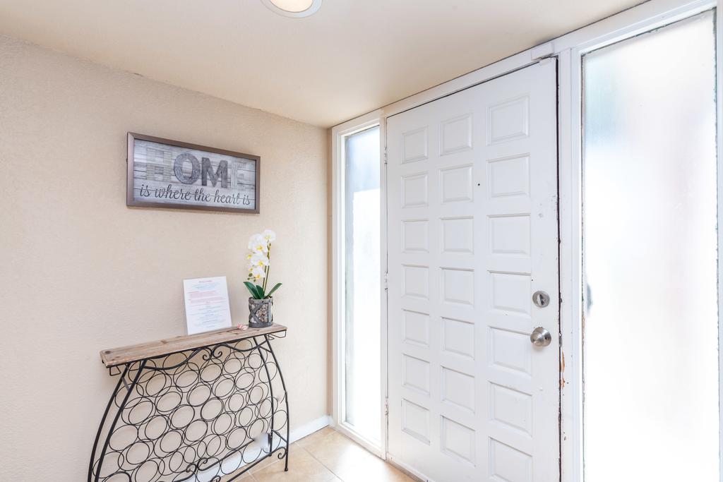Beautiful House With POOL, Private Yard BBQ & Fire Pit, 4 Min From Fiesta Texas - thumb 2