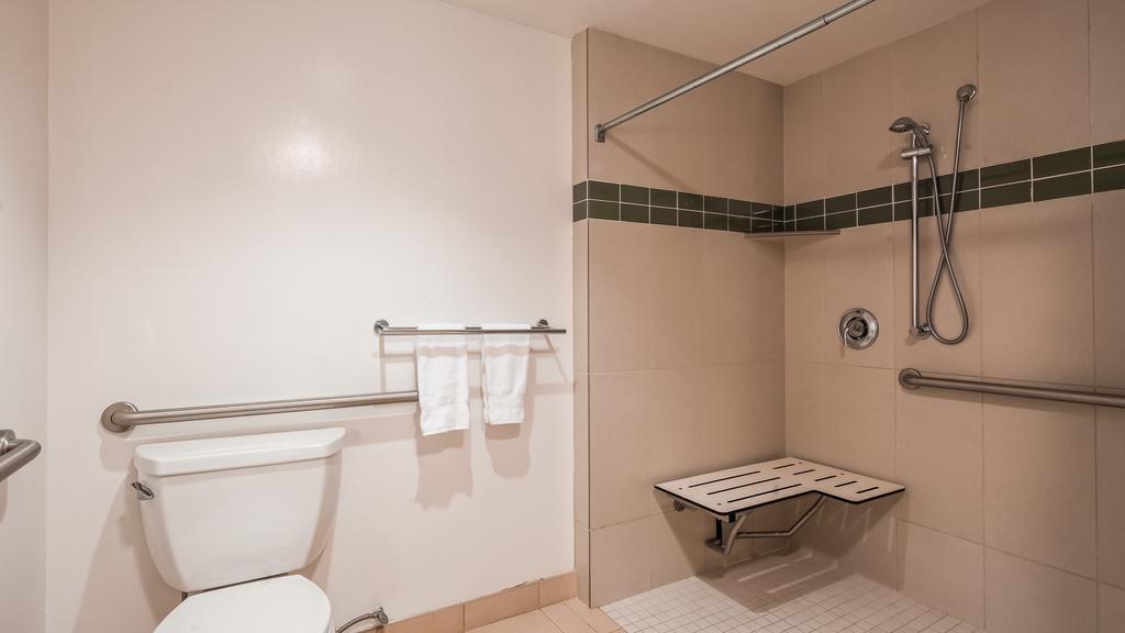 Best Western Plus Executive Suites - thumb 2