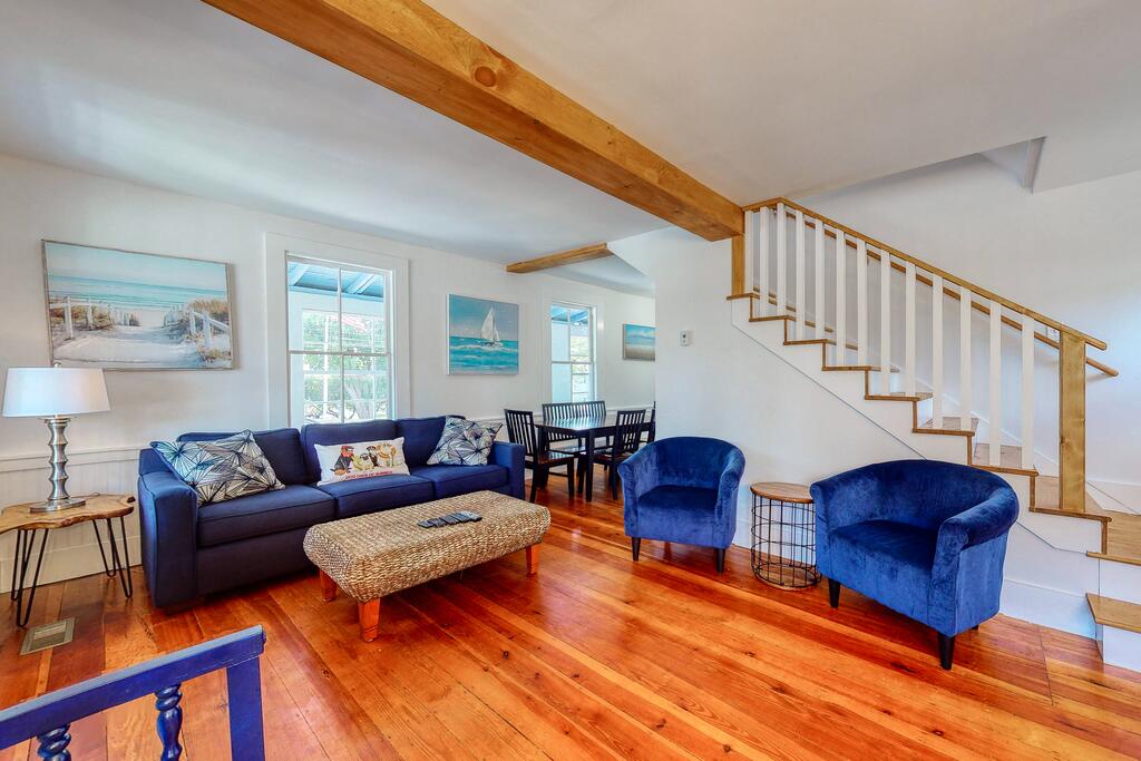 Between The Breezes - thumb 1