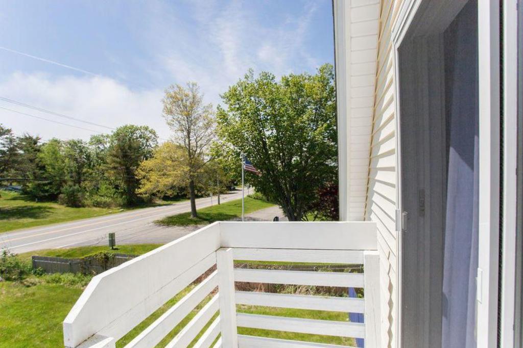 Between The Breezes - thumb 0