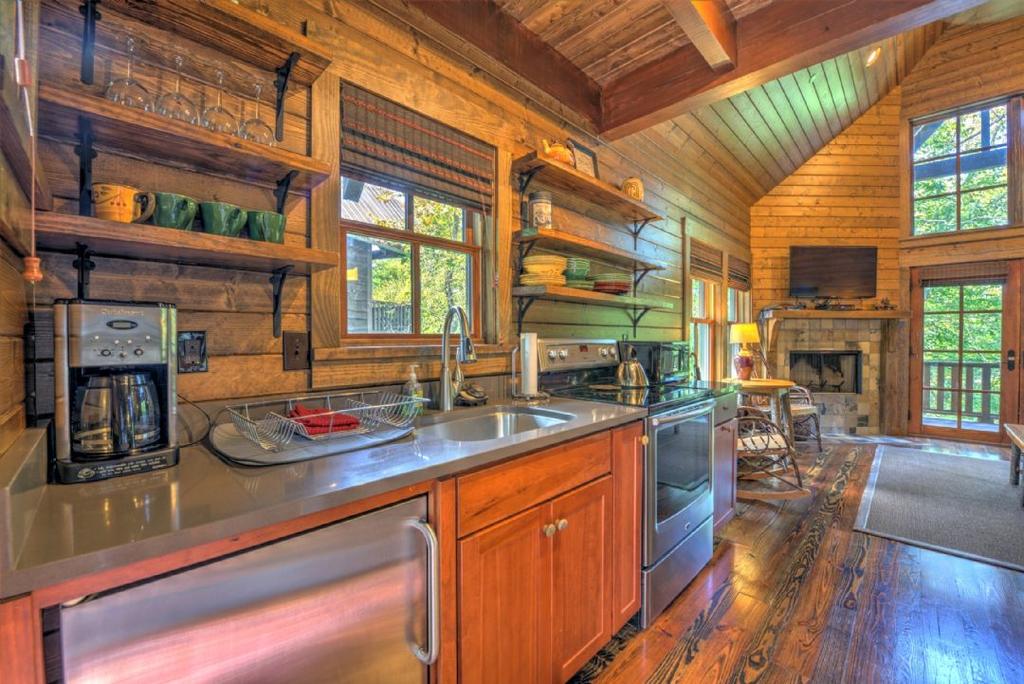 Blue Jay's Perch Cabin - thumb 3