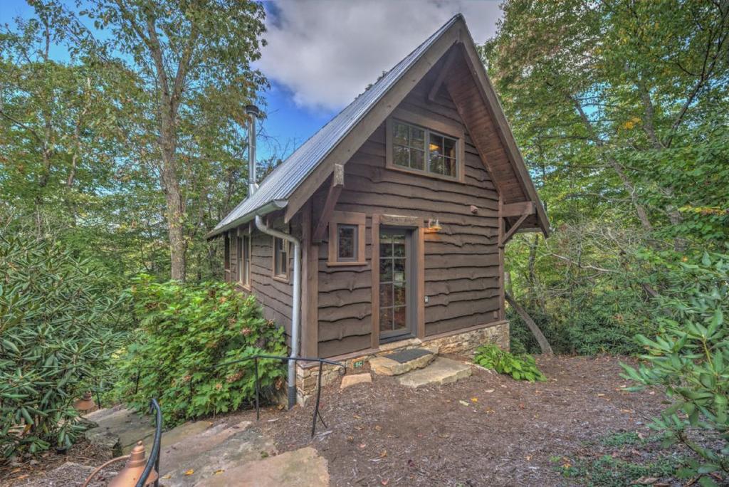 Blue Jay's Perch Cabin - thumb 0