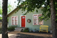 Bungalows on the Square- Unit 1 Accommodation Dallas