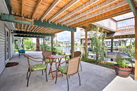 Booking Hitchcock Accommodation Dallas