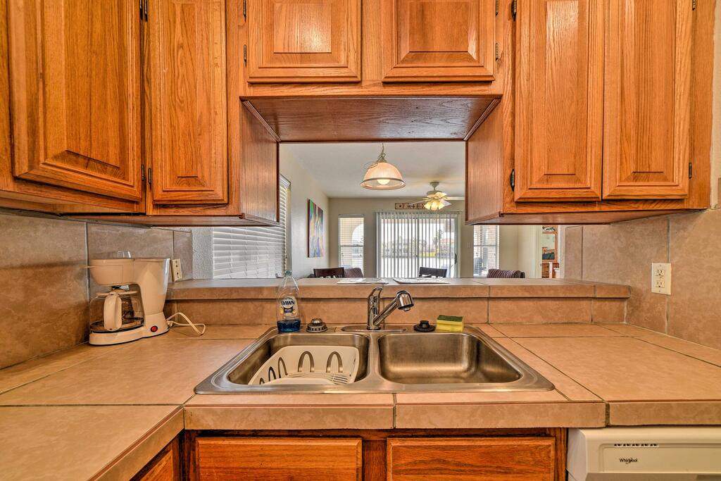 Canalfront Condo With Dock Less Than 2 Mi To The Beach! - thumb 3