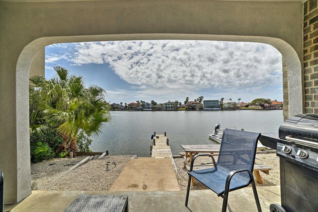 Canalfront Condo With Dock Less Than 2 Mi To The Beach! - thumb 0
