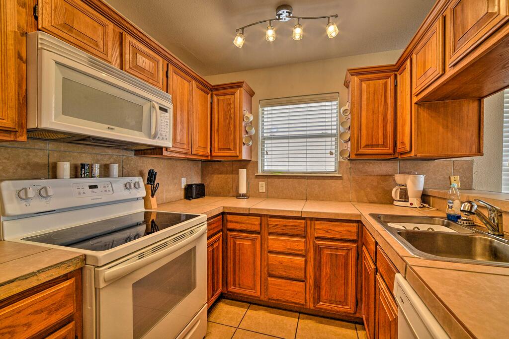 Canalfront Condo With Dock Less Than 2 Mi To The Beach! - thumb 2