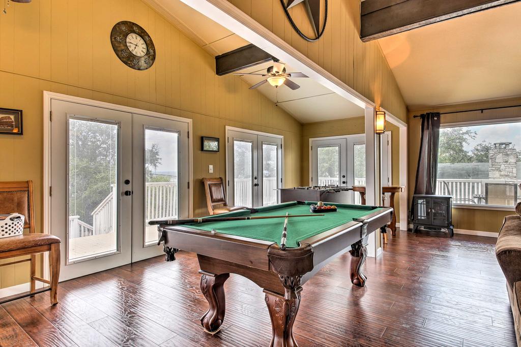Canyon Lake Getaway With Game Room Less Than 1Mi To Boat Ramp! - thumb 1