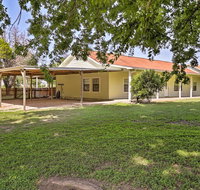 Canyon Lake Home with Hot Tub- Walk to the Guadalupe - Accommodation Dallas